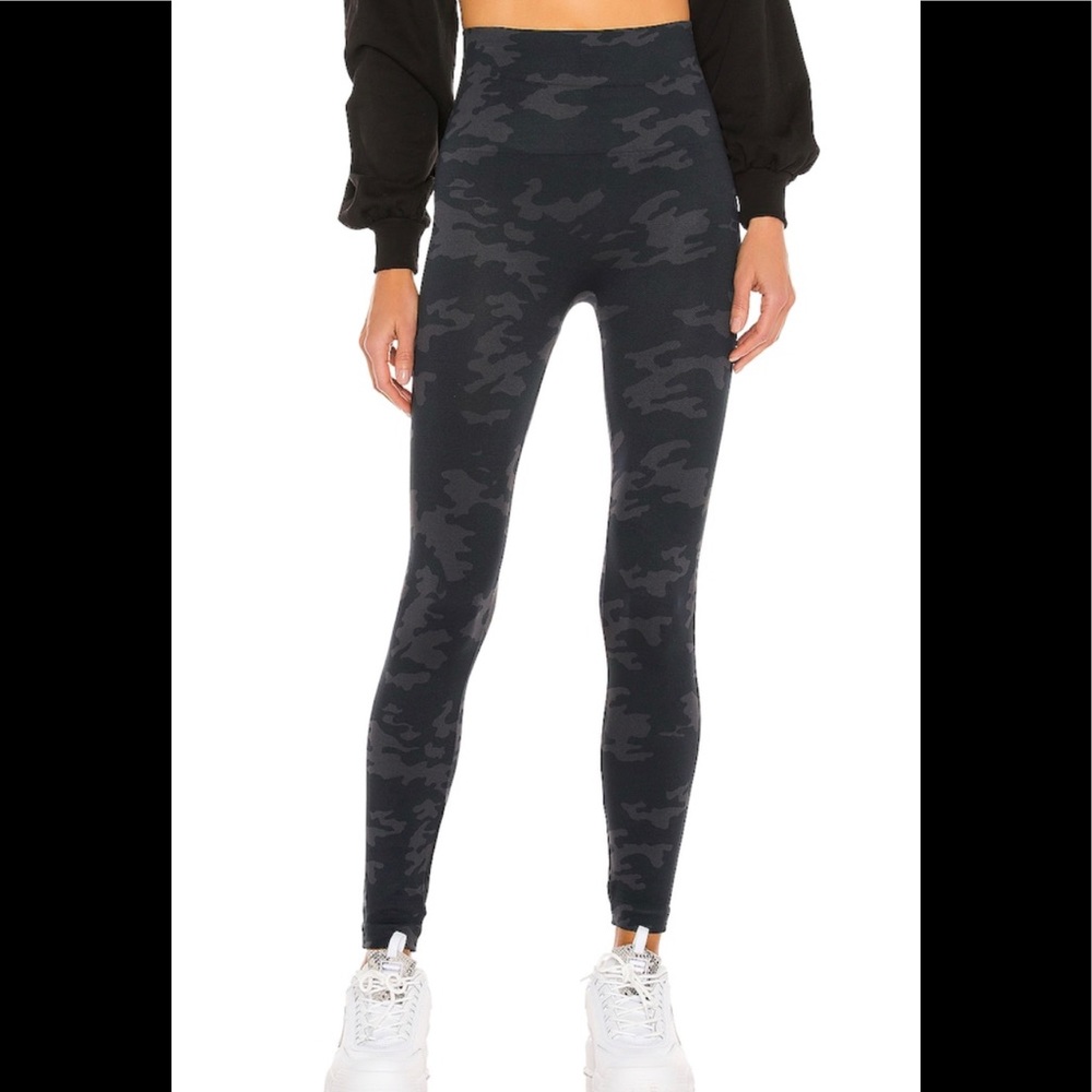 Look At Me Now Leggings in Black Camo
SPANX
